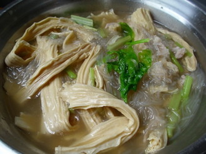 腐竹冬粉肉湯