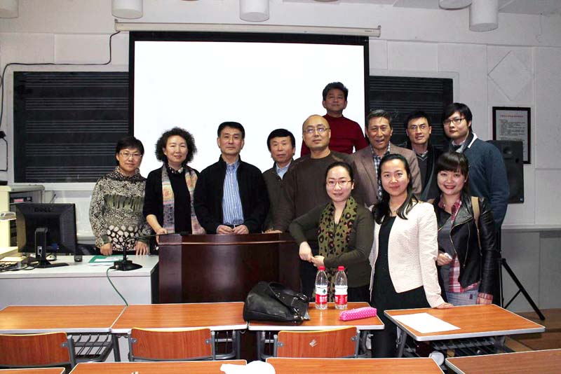 在中國音樂學院舉辦講座（左三）