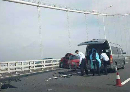 10·30泰州長江大橋三車相撞事故