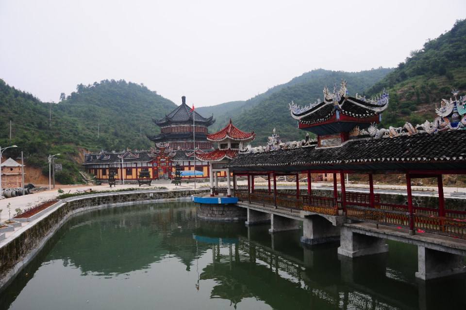 雲霧山莊(金石橋雲霧山莊)