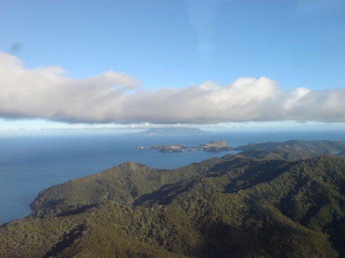 小巴里爾島