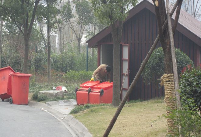 社區在做好節前城市管理整治工作