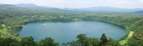 龍灣火山湖