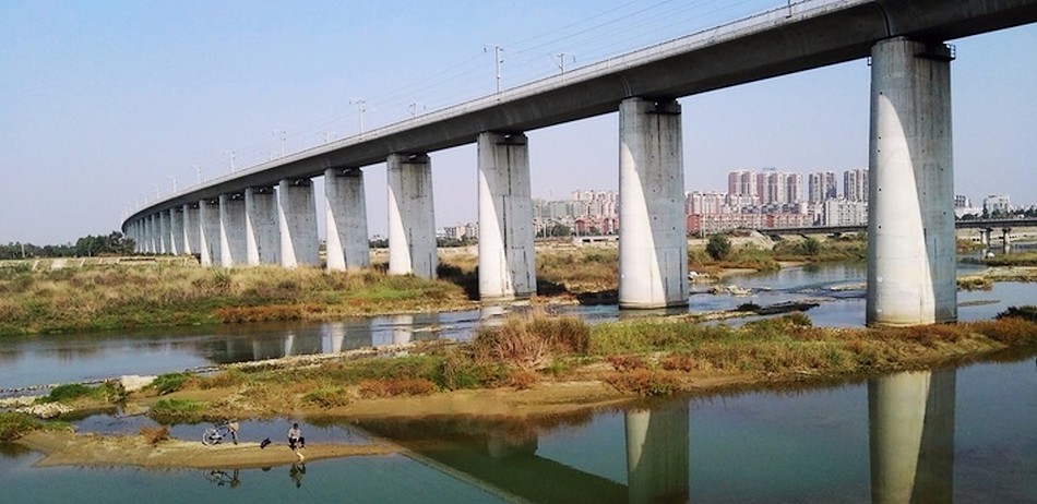 廣漢航天大橋處鴨子河