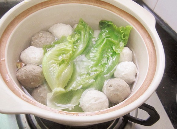 生菜汆丸子湯