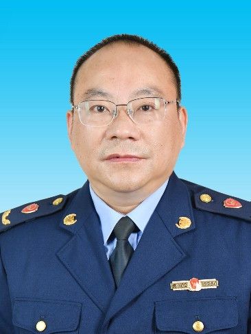 晏鵬(貴州省赤水市市場監督管理局黨組書記、局長)