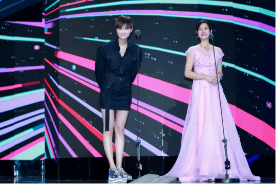 左起：李宇春、陳妍希