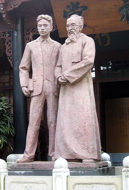 黃齊生先生塑像(左為王若飛)