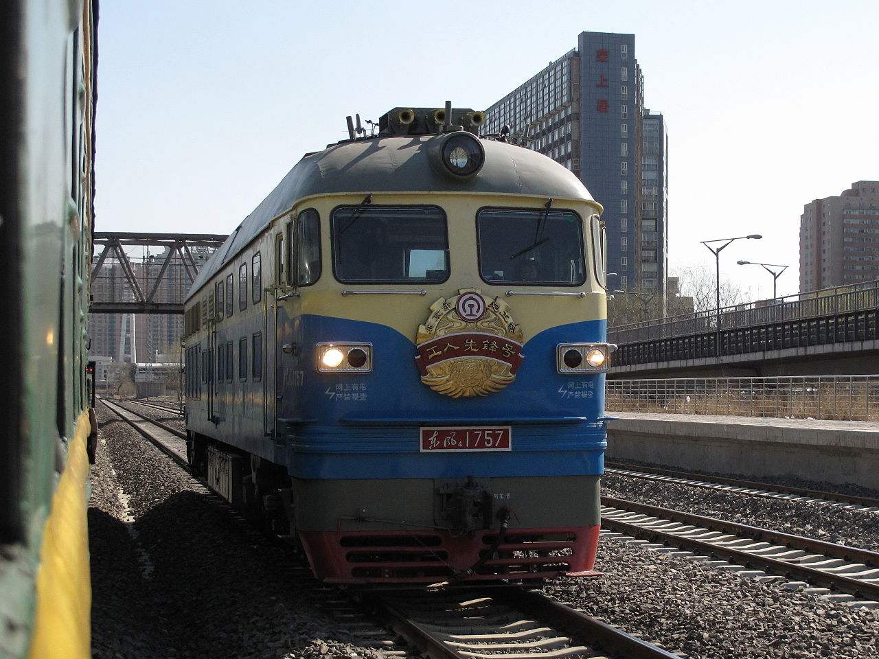 東風4B型1757號機車在清華園站