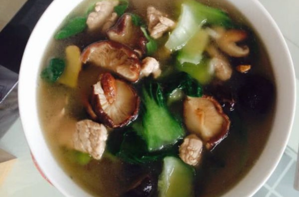 蘑菇青菜瘦肉湯