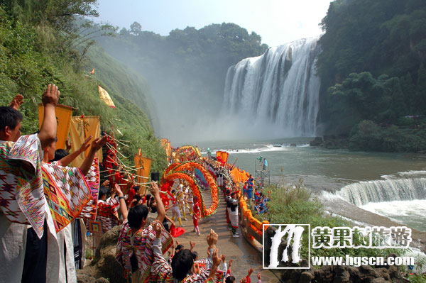 瀑布節唱山祭水大典