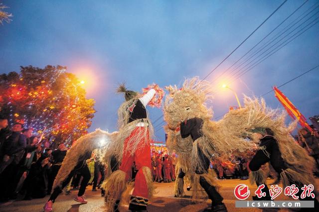 張家界市永定區沅古坪鎮烽火村草獅子舞