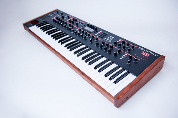 Prophet 12 合成器