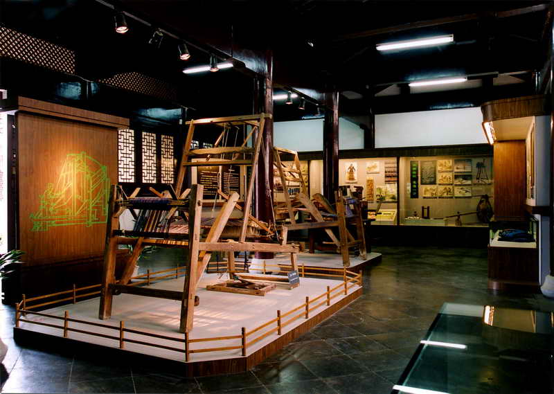 黃道婆紀念館內展出的織布機