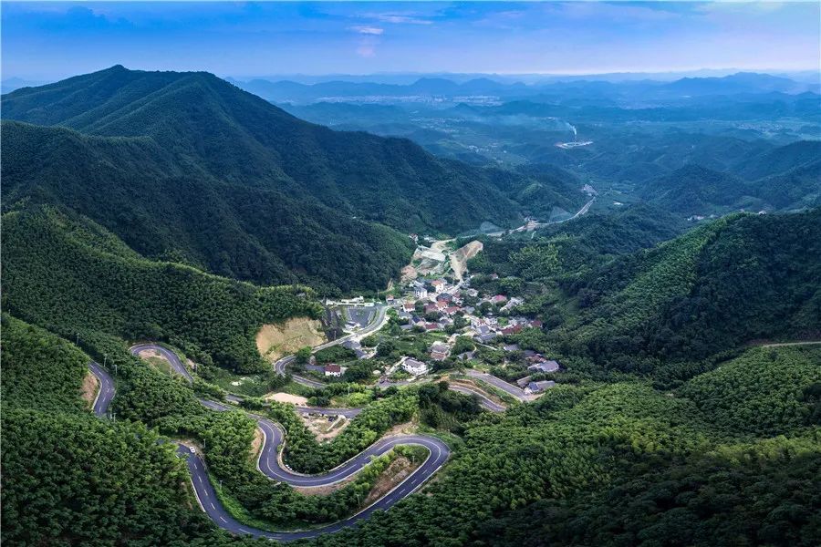 洪村村(浙江省杭州市臨安區青山湖街道下轄村)