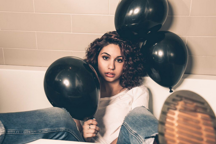 阿萊西婭·卡拉(Alessia Cara)