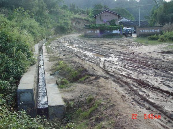 盆都村(雲南省德宏州隴川縣王子樹鄉下轄村)