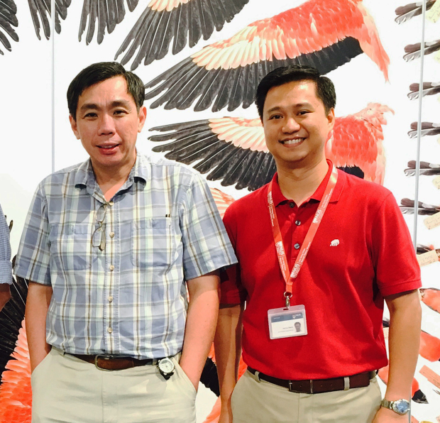 LKCNHM 研究者 Prof. Peter Ng (左) and Dr. Mendoza (右）