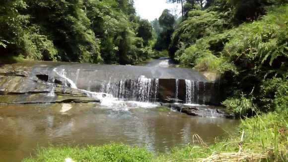 石板河村(雲南楚雄雙柏縣愛尼山鄉下轄村)