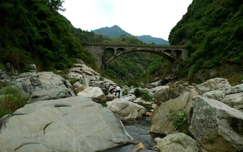 皖水烏石堰以上為山區河道