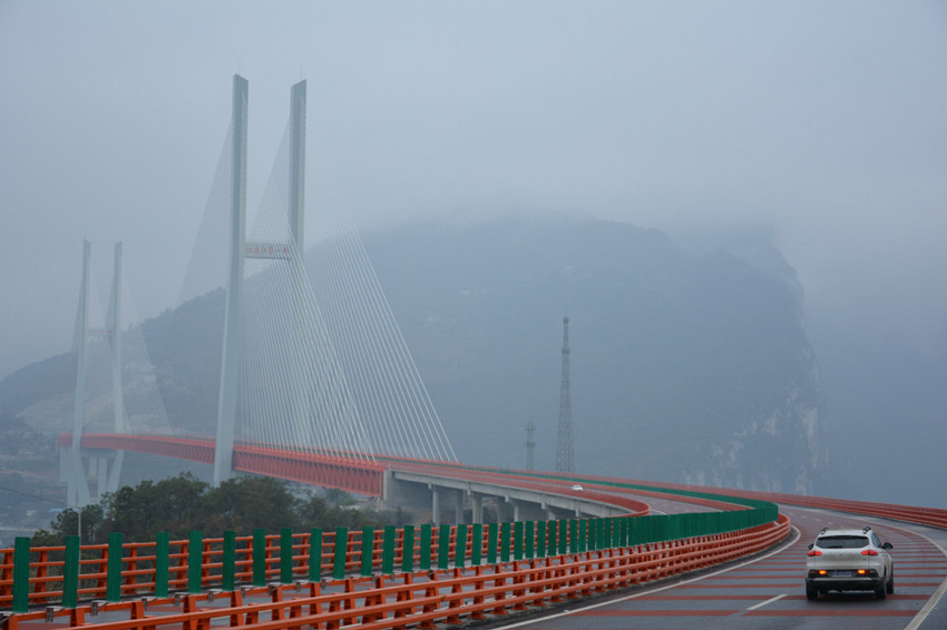 北盤江第一橋斜拉索橋