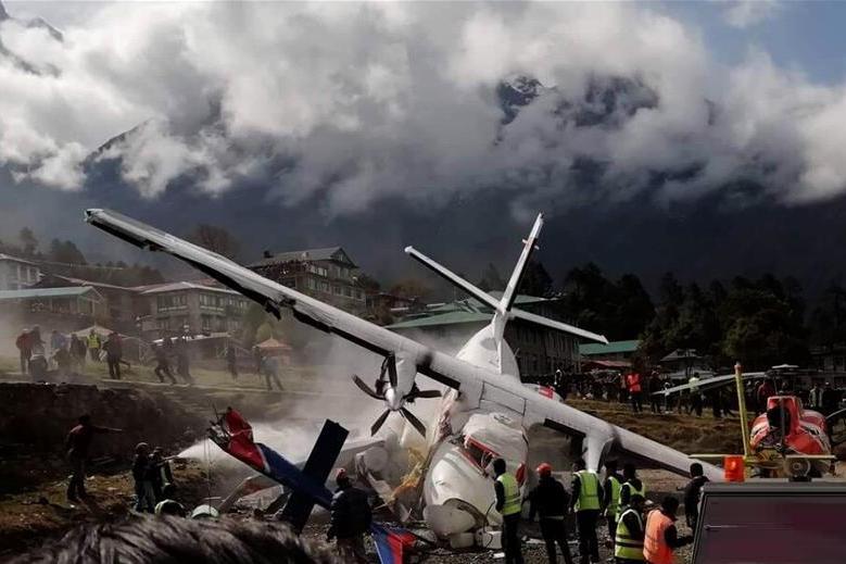 4·14珠峰小飛機撞直升機事故