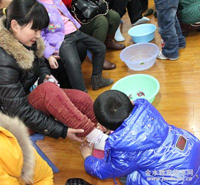 孩子，節日快樂——寫給四川的孤兒