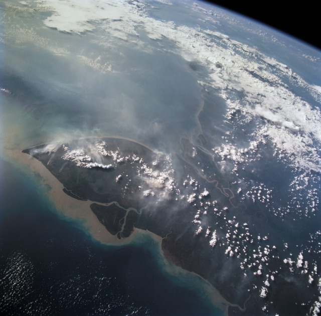 伊里安島部分衛星圖片