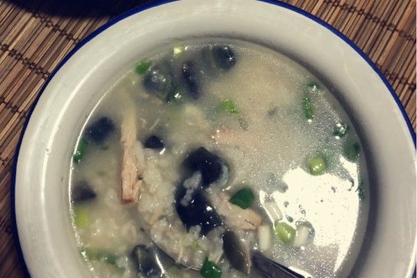 莧菜皮蛋瘦肉湯