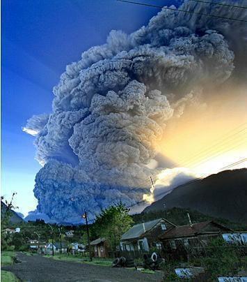 11·26厄瓜多火山雷擊事件