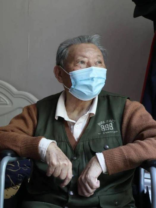 孟憲明(武漢市紅十字會醫院76歲已康復重症患者)