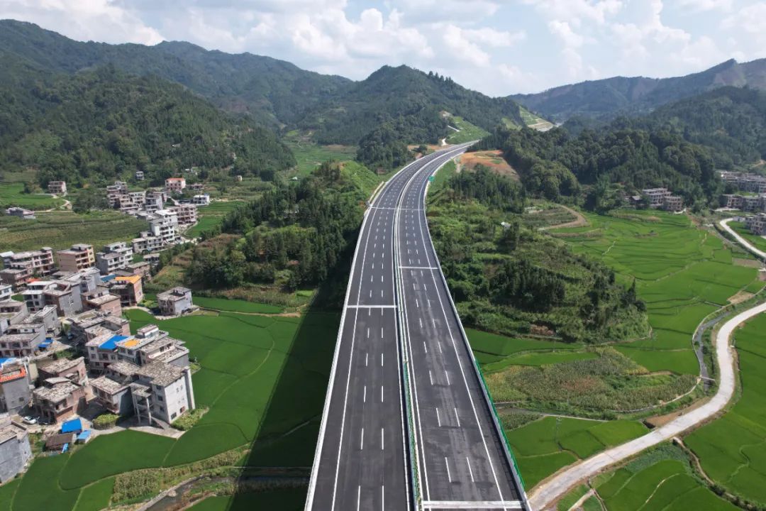 天峨—巴馬高速公路