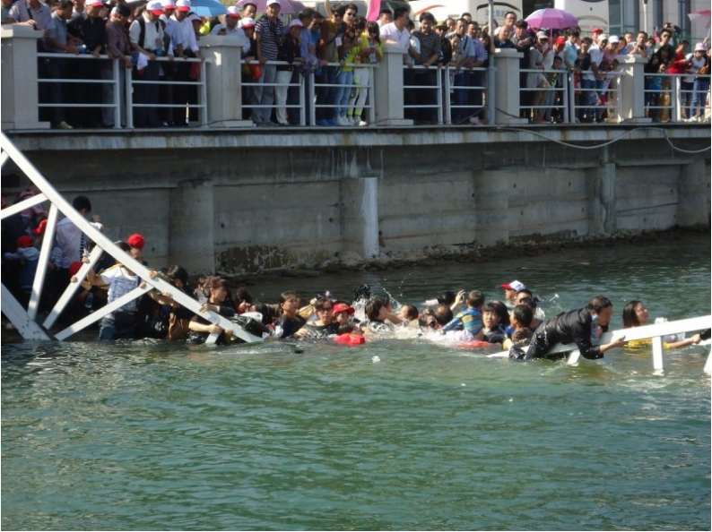 10·13廬山景區過橋斷裂事件