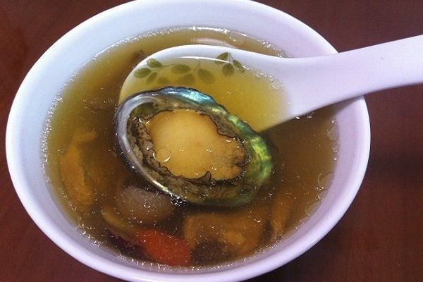 清香鮑魚燉湯