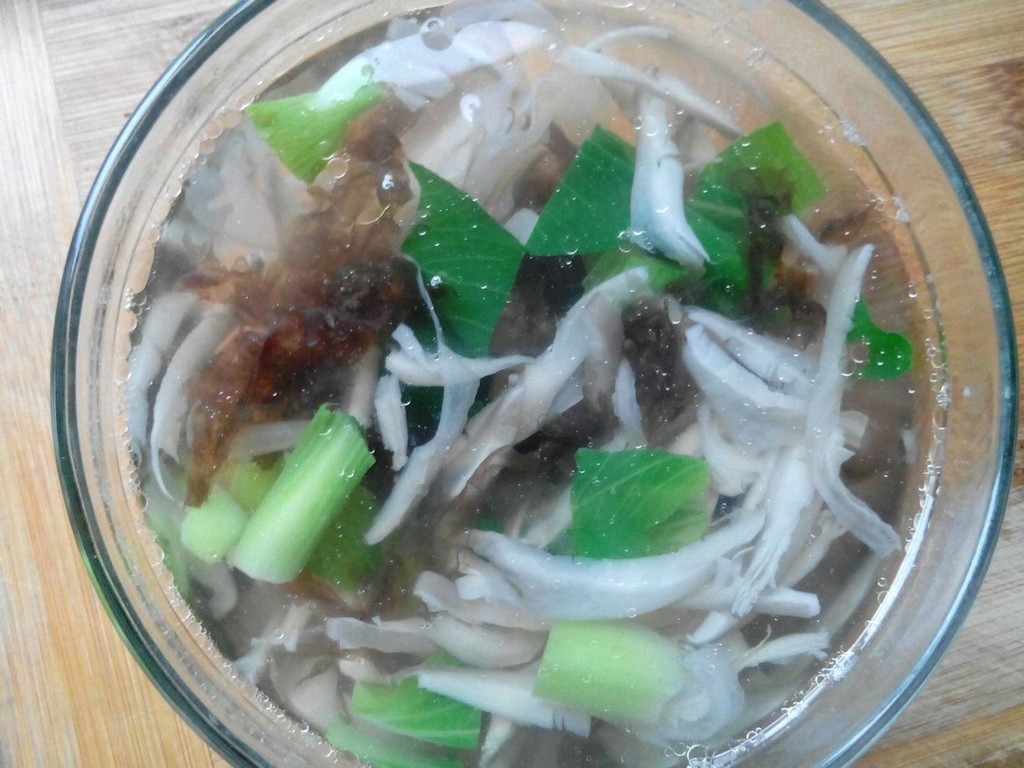 蘑菇青菜紫菜湯