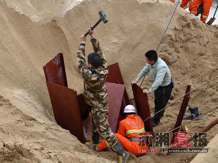 12·4湖南洞庭湖被埋挖沙工獲救事件