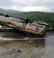 8·23昆石高速車輛相撞事故