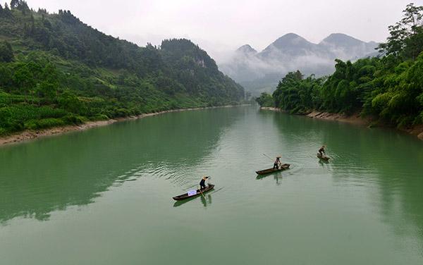 清坪鎮龍潭河風光