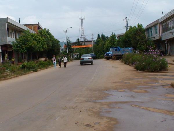 老房子村(雲南宣威市西寧街道下轄村)