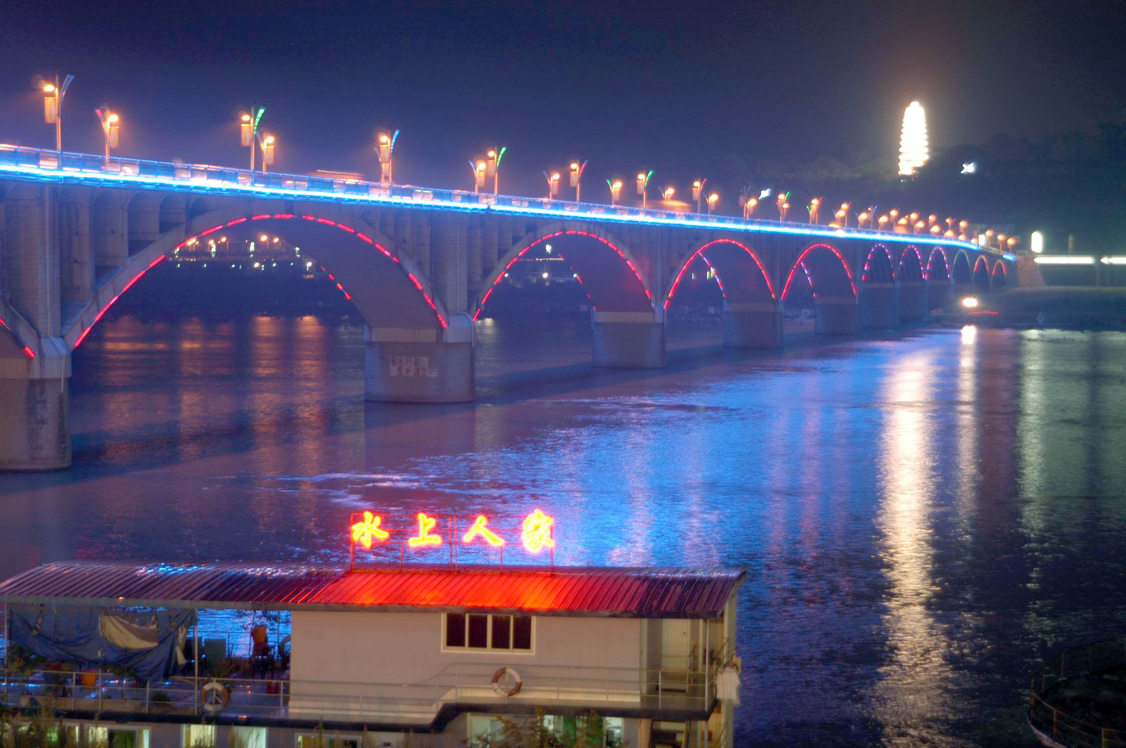 白塔嘉陵江大橋夜景