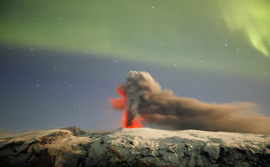 卡特拉火山噴發