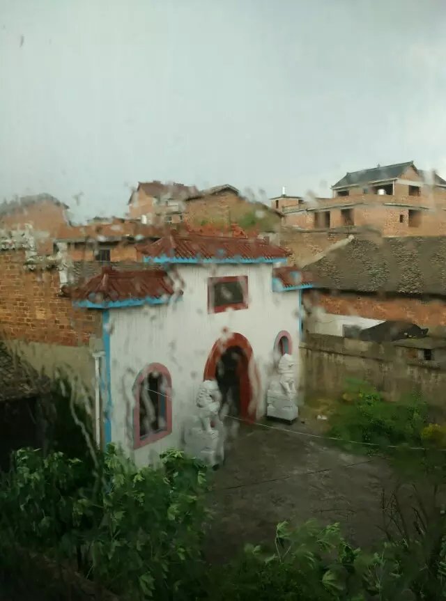 風雨中的周氏宗祠