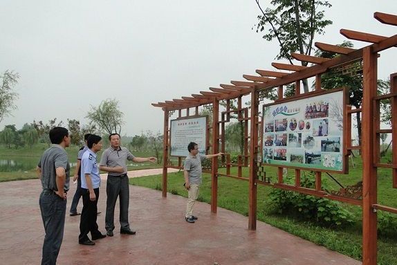 女山湖鎮文化廣場