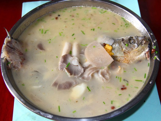 平菇鯽魚湯