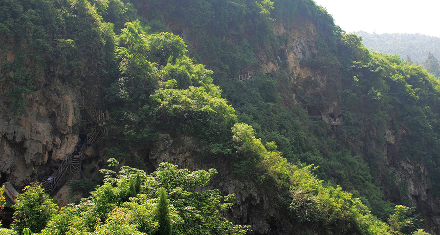 賨人穴居部落全景-余俊華攝影