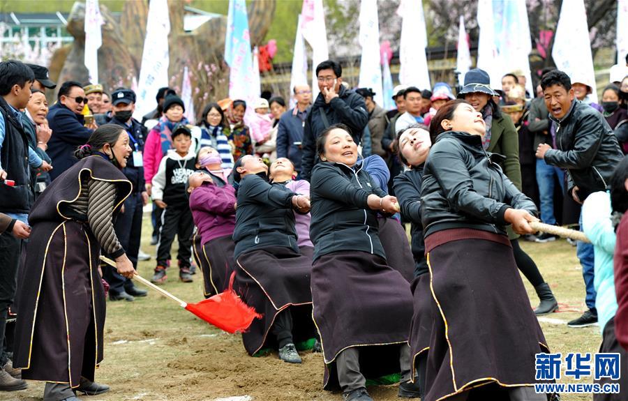 2018年3月30日林芝鎮真巴村村民開展文體活動