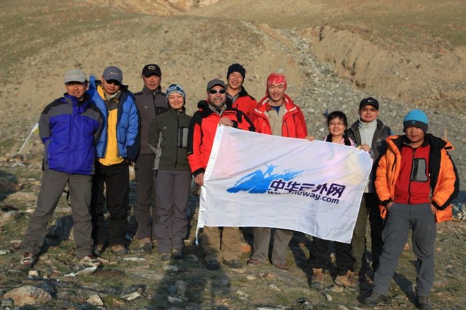 國際登山健將海兒和隊友們在一起