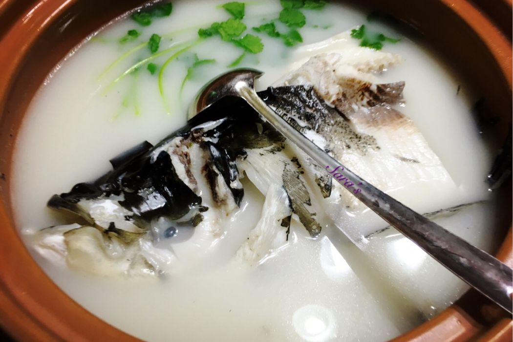 草菇魚頭湯