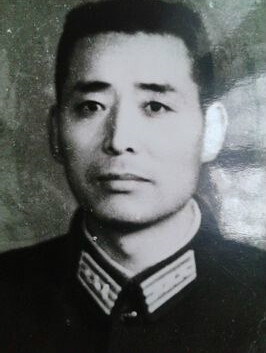 衛慶元校官照