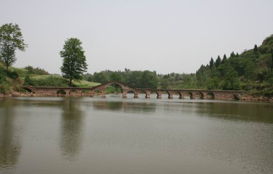 平坦鄉建於清代的“關門橋”